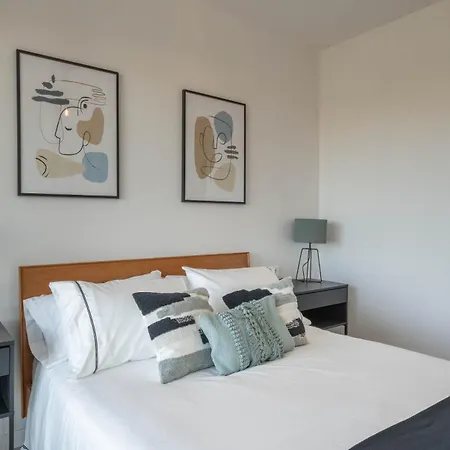Modern And Inviting 2-Bed Apartment In Estepona * Естепона