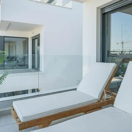 Апартаменти Modern And Inviting 2-Bed Apartment In Estepona Естепона