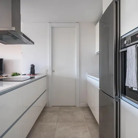 Modern And Inviting 2-Bed Apartment In Estepona Διαμέρισμα *