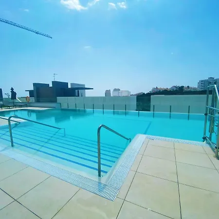 Modern And Inviting 2-Bed Apartment In Estepona Apartment *